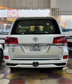 تۆیۆتا لاند کروزەر